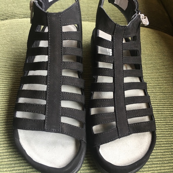 naot pitau sandal